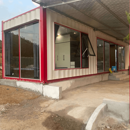 Vách bên và mép tôn nhà container thép mạ màu trước khi sơn chống nóng