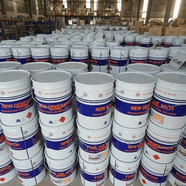 Thùng sơn tàu biển thương hiệu Thế Hệ Mới (New Generation Protective & Marine Coatings) tập kết tại kho