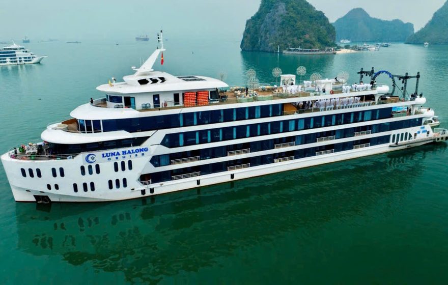Tàu Luna Hạ Long