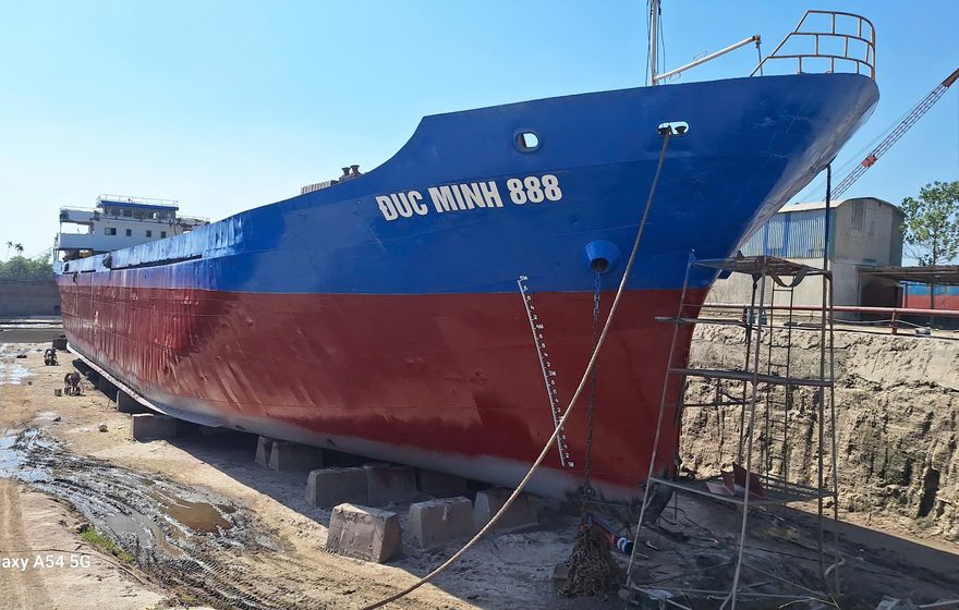Tàu Đức Minh 888